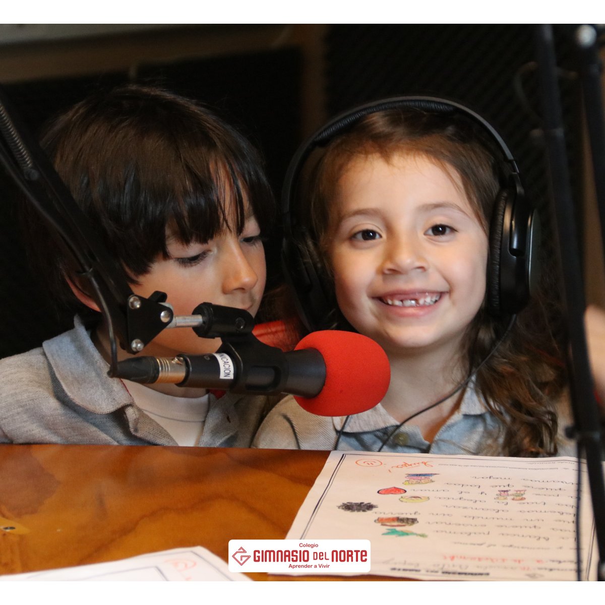 gimnorte's tweet photo. Los estudiantes del grado Transición visitaron nuestra emisora GN 94.5

Este grupo de hábiles comunicadores se tomó los micrófonos de GN 94.5  en su campaña para promover la convivencia escolar. 

Esta es otra de tantas experiencias enriquecedoras en el #MejorColegioDelMundo. https://t.co/bdICqlGUrE