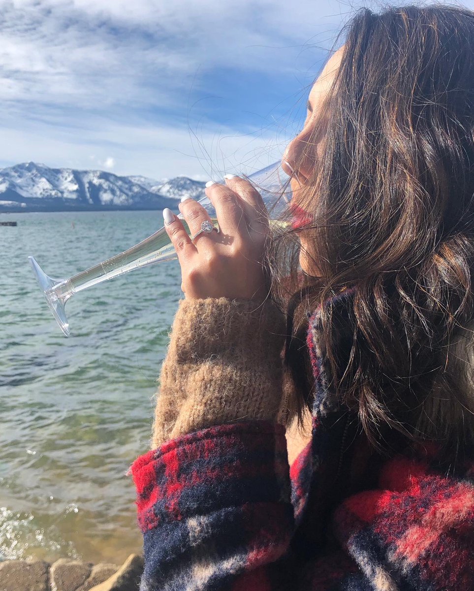 QueeenV__'s tweet photo. Cheers to forever ❤️❄️💍🥂 https://t.co/FiazUh3Zvx
