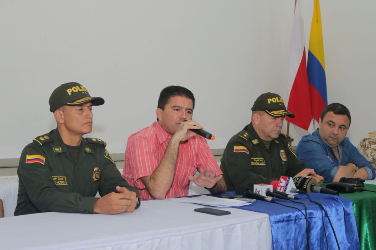 La seguridad es nuestra prioridad. Hoy en consejo de seguridad las autoridades de policía siguen comprometidas con el bienestar de la ciudad.
Nuestro propósito es la gente y su seguridad día y noche