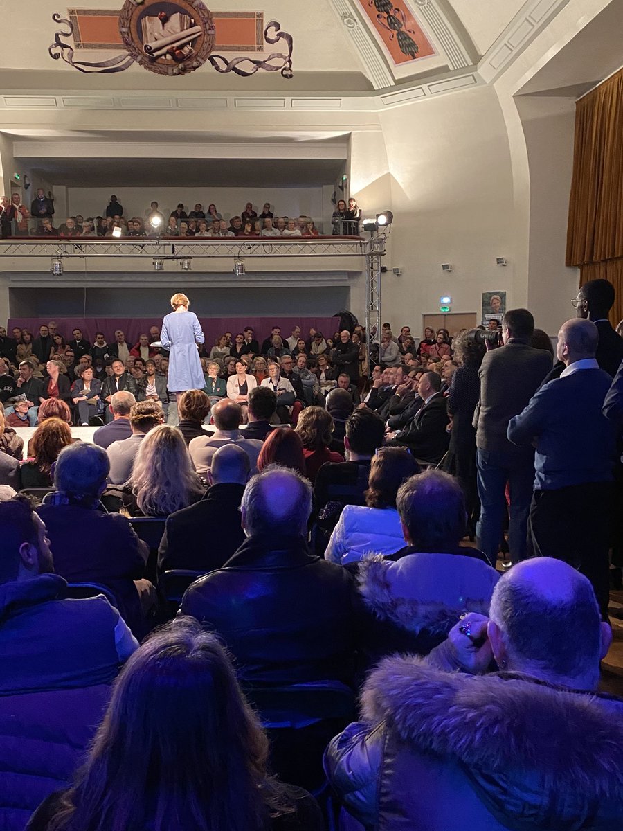 PriscilleS's tweet photo. Plus de 600 personnes au Dôme ce soir autour de Stéphanie Von Euw et de ses colistiers pour #Pontoise2020. #UnionPourPontoise 
#Municipales2020 @sve83 https://t.co/KBPN1yFyQ2