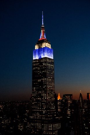 PLeonardNYDN's tweet photo. Well look at this. Just received a news alert: The Empire State Building will shine its world-famous tower lights in navy, red and white with a number 10 in the mast tomorrow, Saturday, in honor of Eli Manning’s retirement @EmpireStateBldg #Giants https://t.co/ssNpfoayQk