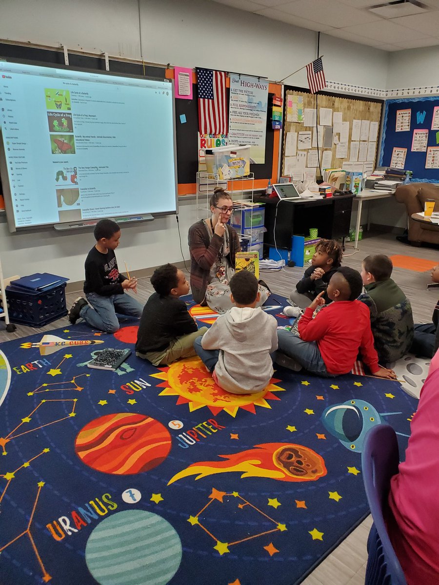 CourtneyRose401's tweet photo. Room 4 has been collaborating with @miss_fry3 to show what living things need!! We learned about the habitat of a Caterpillar. Excited to see how big they get over the weekend! @HMSANTAFE @clmerkerson https://t.co/k96yRdvXrJ