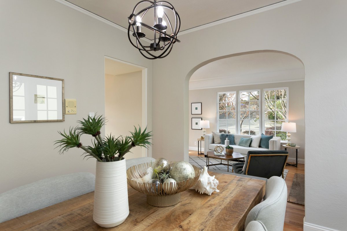 grubbco's tweet photo. Situated in the sought after Oakmore district, this stunning Tudor offers a spacious chef’s kitchen with gracious living and dining areas:

https://t.co/5FefbxZoQ0

#oakland #realestate #livingroom #diningroom #patio #oakmore @LeadingRE https://t.co/xAMXLDHqCc