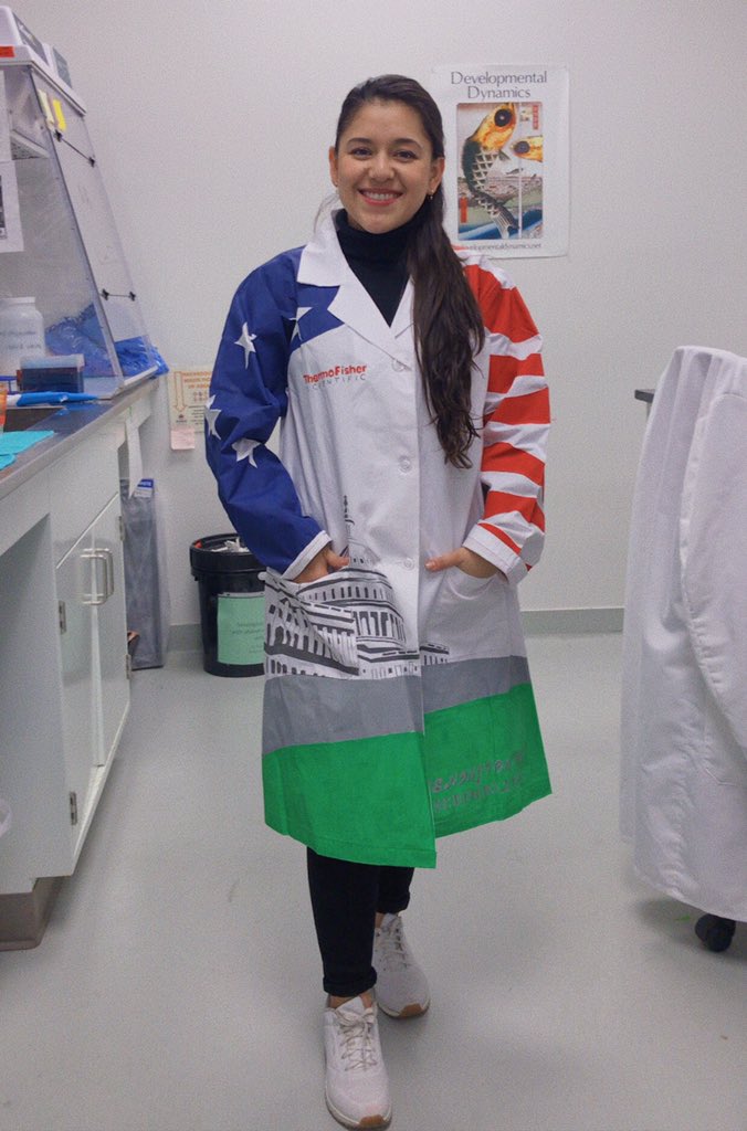 reyesnava_sp's tweet photo. Guess who won the 2019 #ASCB lab coat?! 🤓 @GIBCO thanks for such amazing lab coat! 
#thermofisherscientific #ascb2019 #womeninscience https://t.co/zb82jLOOsW