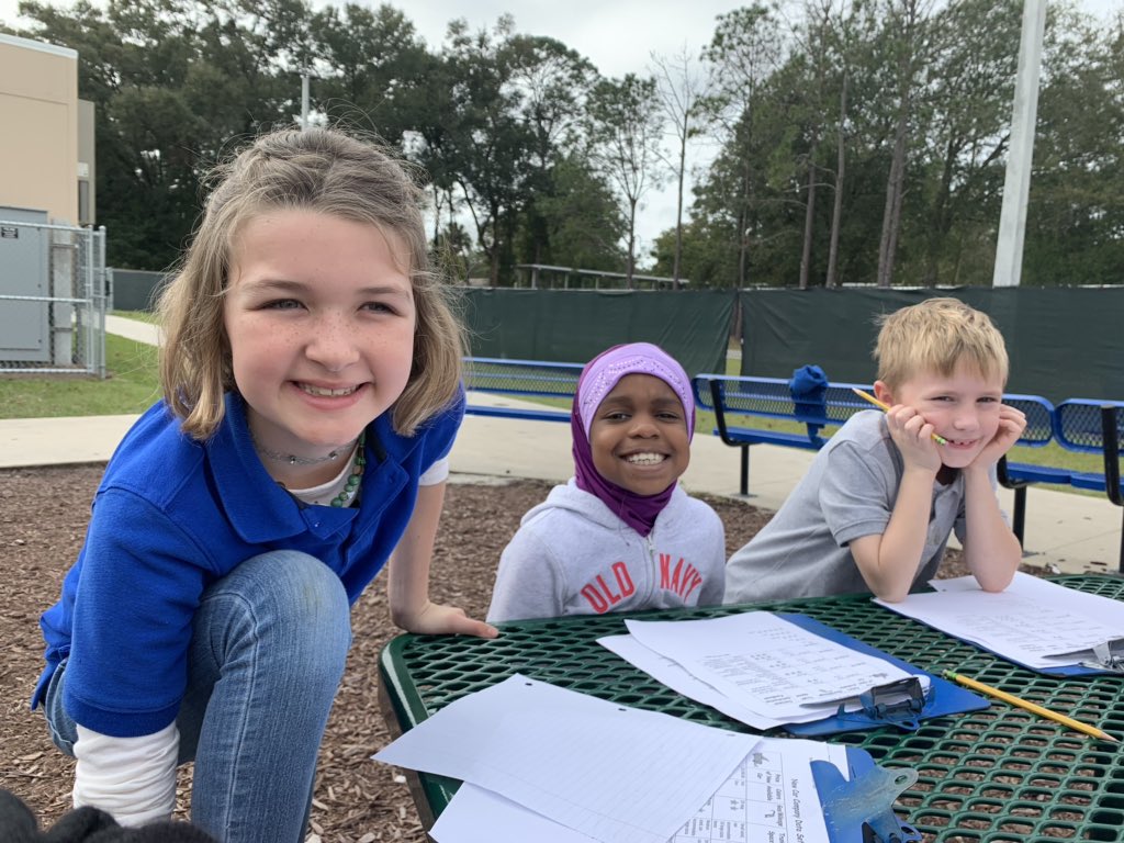 VictoriaNylia's tweet photo. We did science outside yesterday! 📋🤓🌤🍕#SP20intern https://t.co/2WukWwttXQ