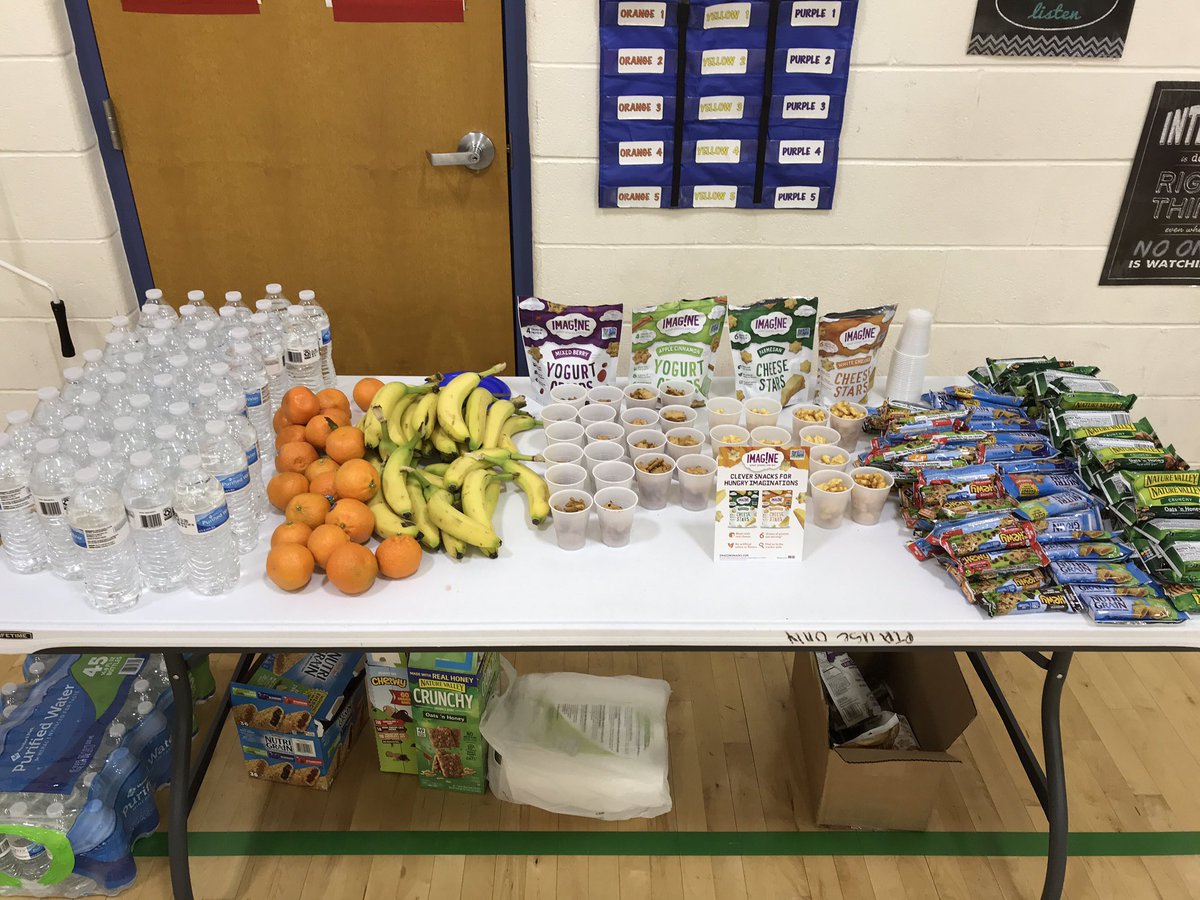 OakwdESAACPS's tweet photo. It’s Family Fitness Night at Oakwood. Learning some good habits for physical fitness and healthful eating with our fitness friends at Old Line CrossFit. #oldlinecrossfit https://t.co/xnkou9MqRp