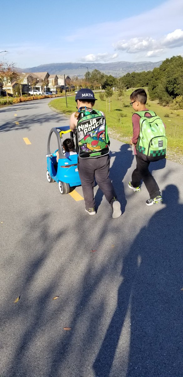rosygirl18's tweet image. My little hype man helps me yang other moms by being a walking billboard. He tries to yang his fellow 1st graders by telling them there's a really cool guy named @AndrewYang who is running for president.

#yanggang #mathhat #AndrewYang2020 #HumanityFirst