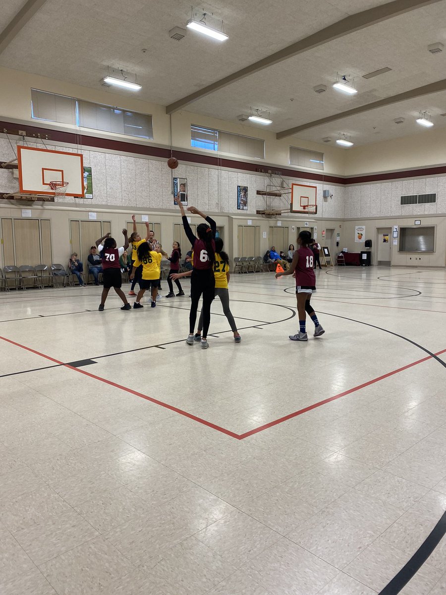 MrsPerryTRE's tweet photo. Our Otters Girls 🏀 take on Witter Ranch! #TwoRiversElementary #gootters #tre #otterpride @WitterRanchElem @AthleticsNusd @NatomasUSD @natomasbuzz https://t.co/2Yu9DcuJ7r