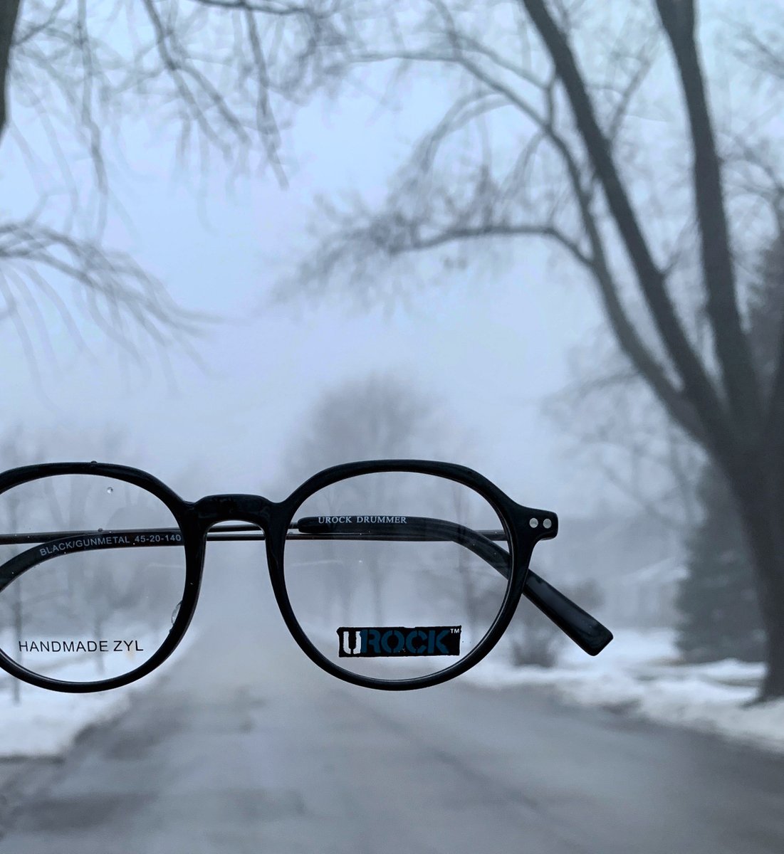 ModernFrames's tweet image. Let Modern help you see clearly through this foggy #framefriday. 👓🌫
Model: Drummer (URock Collection)
•
#LoveMyModerns #ModernOptical #MOI #eyecare #EyeCareProfessionals #accessories #eyewear #glasses #frames #optical #Modern #detail #Vision #urock #fog #seeclearly