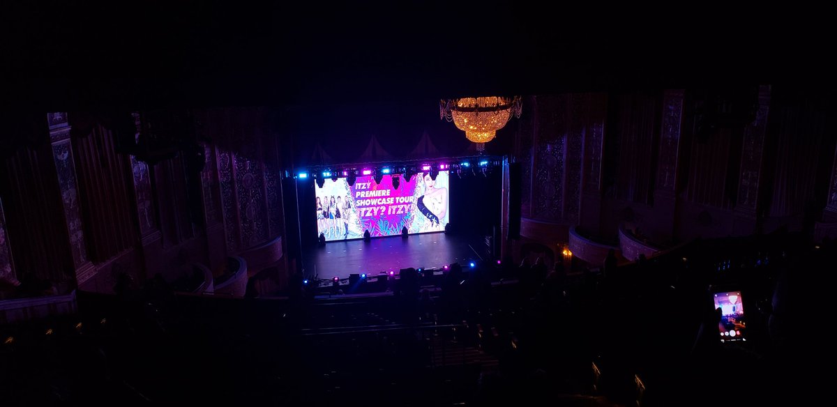 ｡･:*:･ﾟ★  #ITZY   spam thread: *:･ﾟ☆ 2hr drive into DC $13 reserved parking  the view of the stage is actually fkn nuts icy, but i'm on fire 