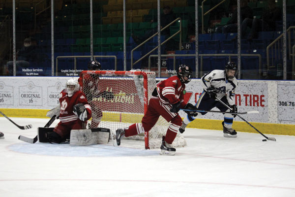 lpunkari's tweet photo. The Prince Albert Venice House Pirates are on an 11-game win streak in Saskatchewan Bantam AA Hockey League play ahead of a home game against the Martensville Marauders on Saturday night 

https://t.co/02j83DFDr2 https://t.co/NgrWtzEUx2