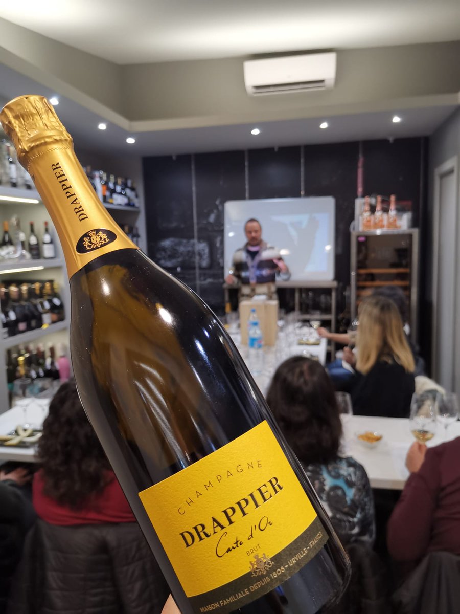 WinesandCopas's tweet photo. El tast d'avui ens ha portat per arreu del món. Volta al món en 5 vins i 5 formatges. Propera convocatoria 20 de Febrer. + informació i reserves pels canals habituals. @CasilleroDiablo @JacobsCreek #Drappier #Graffigna #WeinhausBarzen #WinesandCopas https://t.co/9XMgkQy1f3