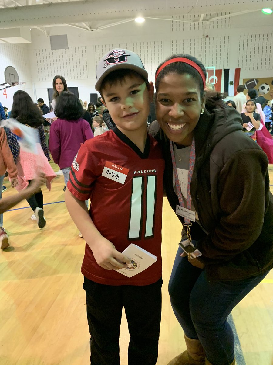 KSandersSES's tweet photo. International night was a hit once again!! #CCEthePlace2Be https://t.co/ioGgU5VyCA
