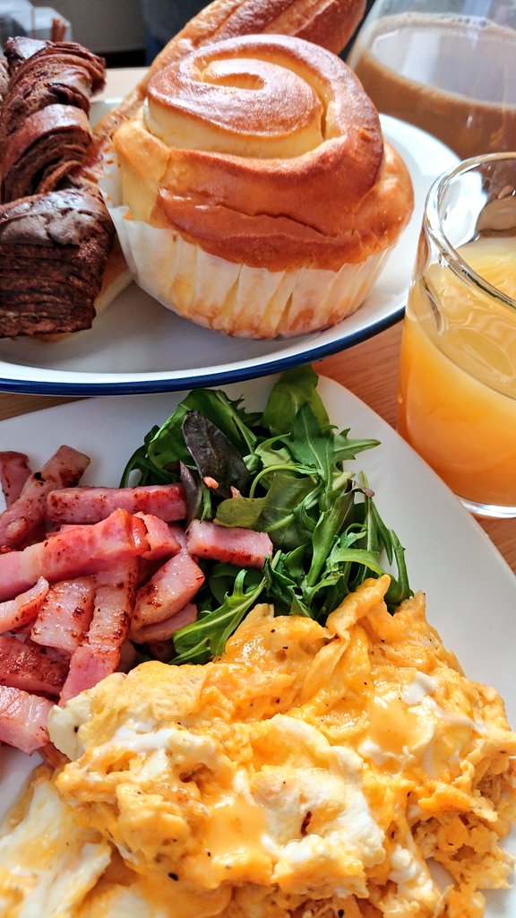 kei_taiho_ixion's tweet photo. おはよう!エンジェル!
用意した朝食は楽しんで頂けたかな?今日のミッションは部屋に籠って一日中ゲームをしてもらうというものだ!掃除も洗濯も既に終わらせた。天気が良いので難しいと思うが君なら出来ると信じている…!!
#GoodMorningCharlie https://t.co/sss2UB2zXq