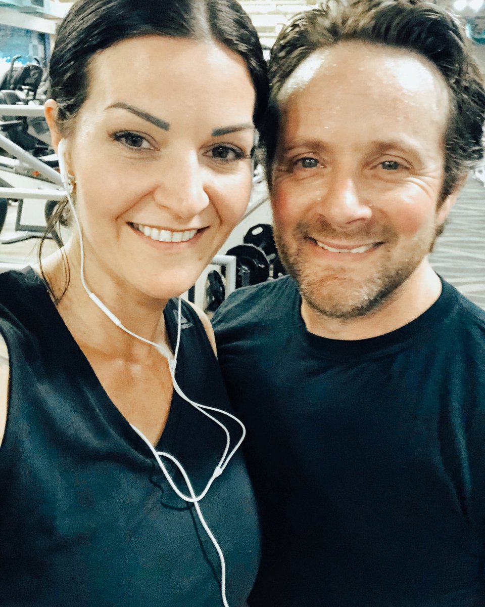 JenniferLopesYL's tweet photo. How I met my Husband ! https://t.co/Iy3oHZOeqQ https://t.co/RzGl4bZcO8