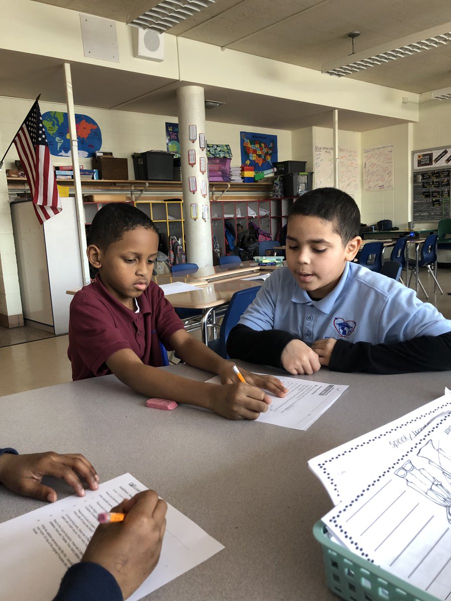 AnelliJill's tweet photo. #sascatoms #SASCitizenship  Working together to conquer math problems makes learning meaningful and fun https://t.co/Uy9le0ORWs