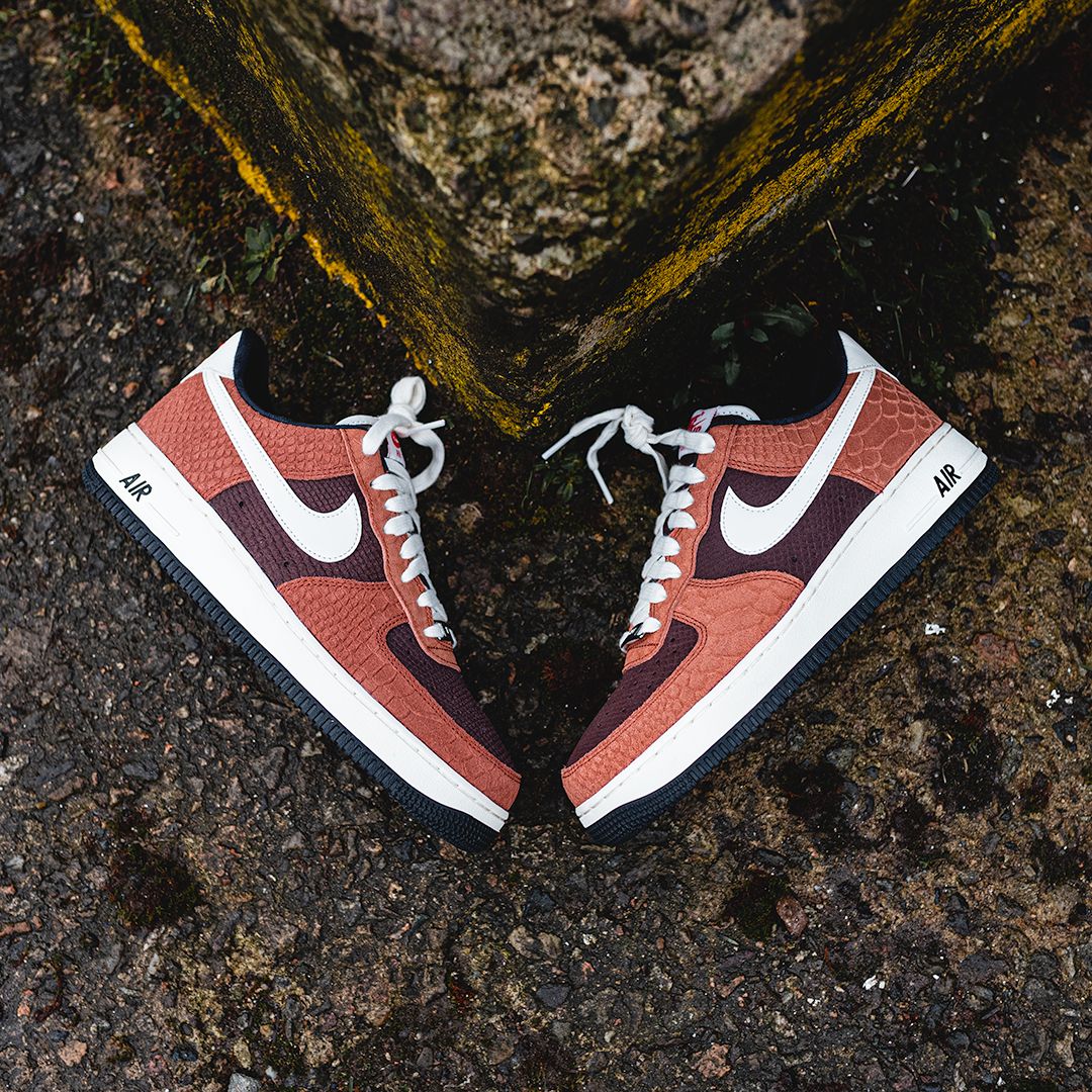 hanonshop's tweet photo. Nike Air Force 1 Premium "Red Bark" is available to buy ONLINE now!
#hanon #nike #af1 #redbark
https://t.co/DHMe5rnnNX https://t.co/Nhjab17c8Q