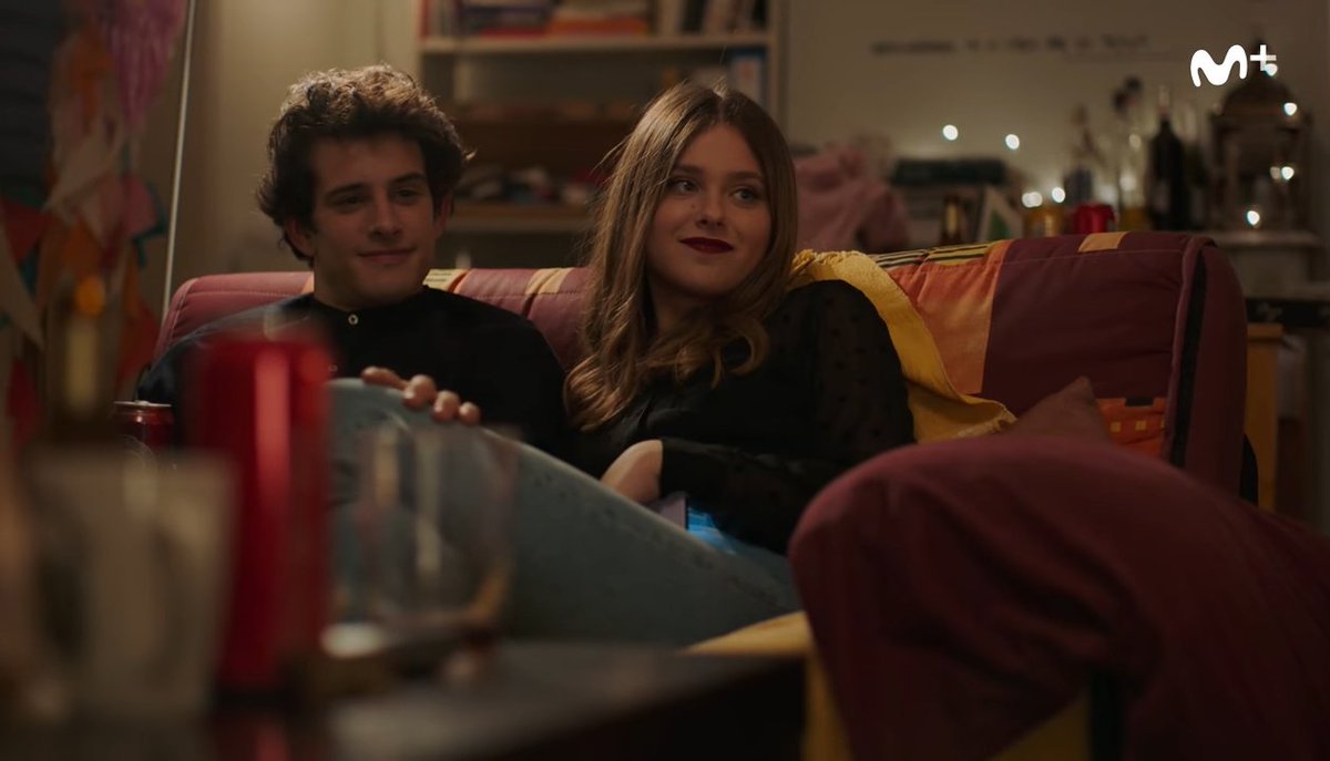 SkamRemakes's tweet photo. "Cómo cortar una mano Yahoo respuestas" #SkamEspaña https://t.co/hHDRNRYI5U