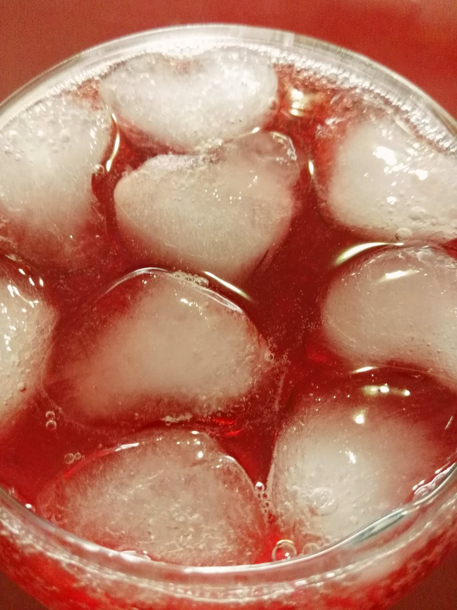 ¡Mirá la hora que es!
Nos estábamos olvidando del Campari tonic...