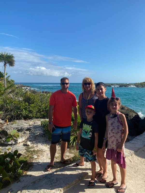 DDemianiw's tweet photo. Grand Sunset Princess Mayan Riviera. Highly recommend. Had a great 1st day but broke my foot on the way to dinner that evening. Next 7 days were excrutiating but nothing like cool pool water! Headed to emerg 1st day home and now casted up for 6 weeks! https://t.co/Ydx4HDwj7J