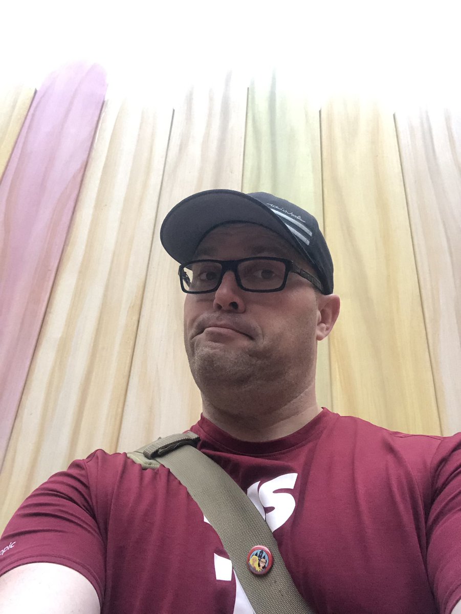 brandy_and_dave's tweet photo. Popsicle Wall is a pretty sweet wall.
#wallsofdisney #WaltDisneyWorld #garyveechallenge https://t.co/kmc3Z3FLmP