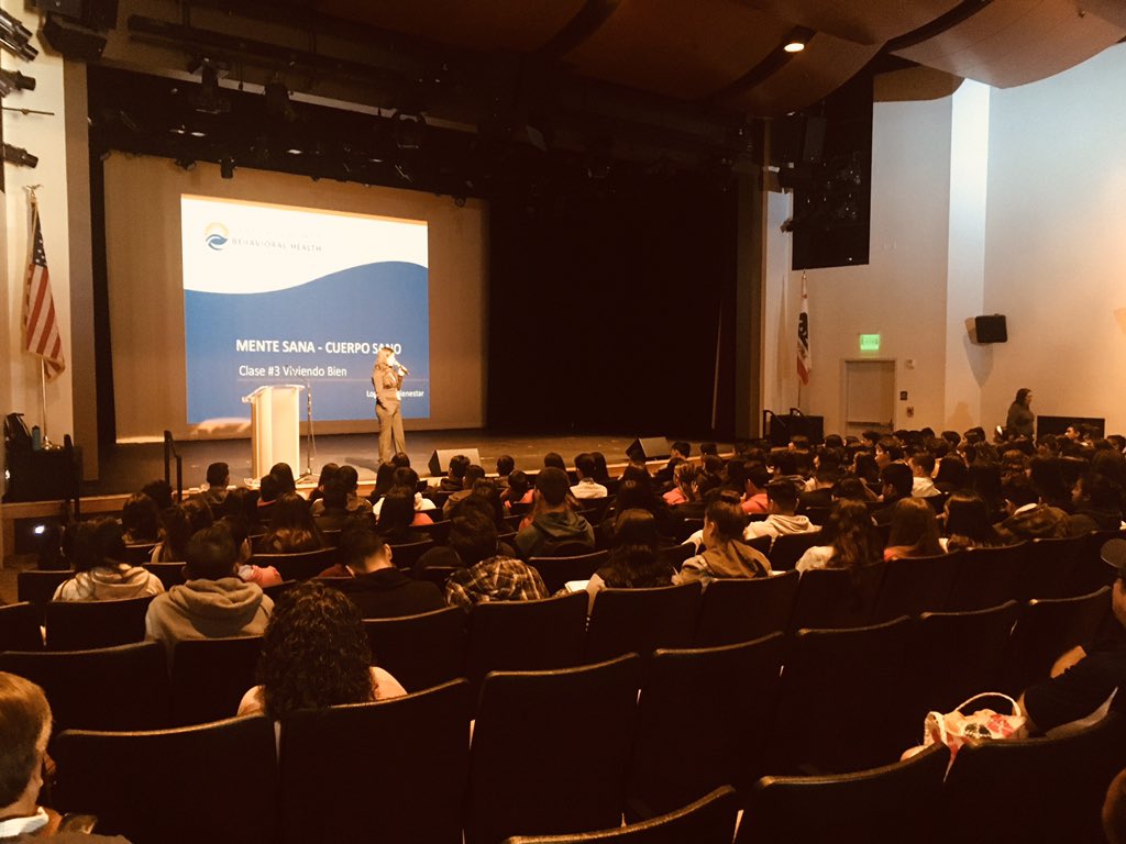 vcalderon1213's tweet photo. Feeling grateful for such a successful first annual “Leading the Way” for @OxnardUnion newcomer students.  Thank you @OneTeachersView @MsMarianneRamos @proudouhsdsupt @OxnardCollege @MsCorene @HHSmaestra @revelesm @drtommccoy @_teolopez @ChancerJoshua and all. https://t.co/IYTRbj4Hz5
