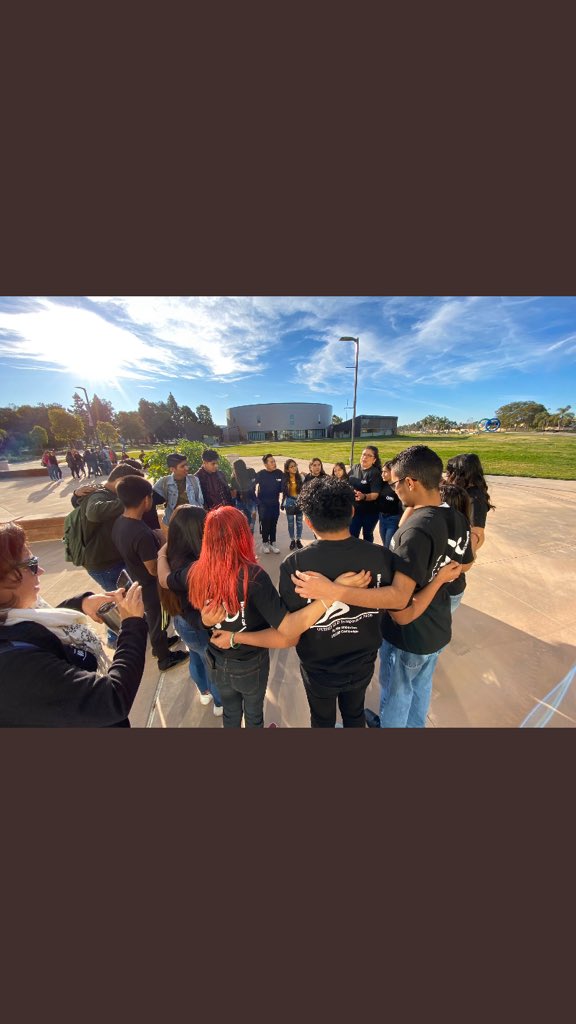 vcalderon1213's tweet photo. Feeling grateful for such a successful first annual “Leading the Way” for @OxnardUnion newcomer students.  Thank you @OneTeachersView @MsMarianneRamos @proudouhsdsupt @OxnardCollege @MsCorene @HHSmaestra @revelesm @drtommccoy @_teolopez @ChancerJoshua and all. https://t.co/IYTRbj4Hz5
