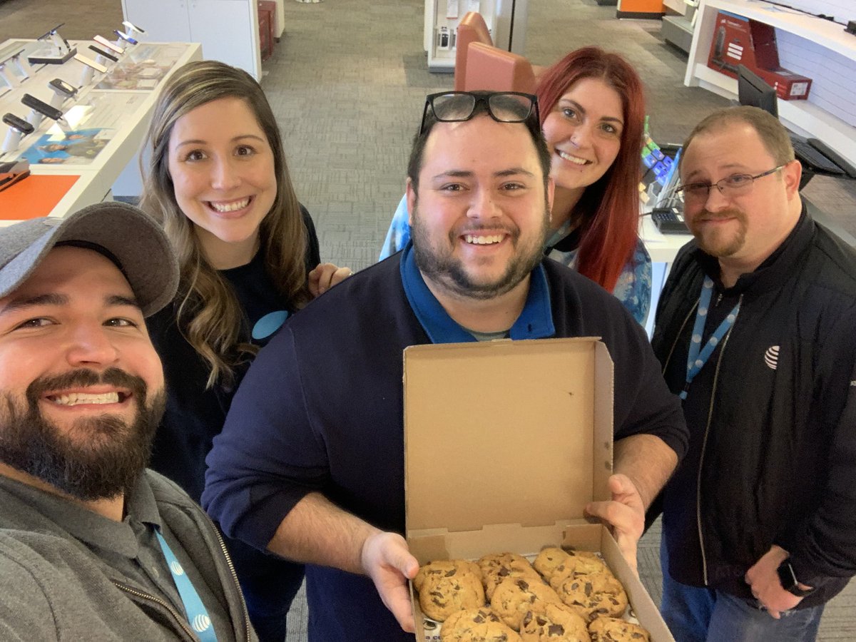 TheeDaniGee's tweet photo. Round two of IHX Cleveland West showing some love to our west side stores! Thank you for all of your help when needed! I hope you know how much my team and myself appreciate it! You guys rock! Enjoy those cookies! @revburdette @ATTcarla_p @MeganMonnot @OHXteamDeWitt @Leeuhhh_Que https://t.co/OQKETVxOBQ