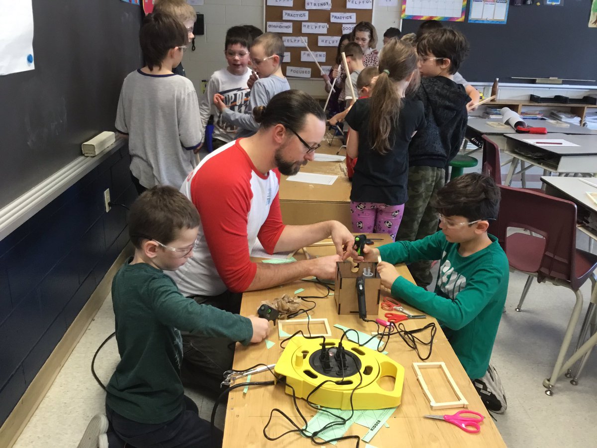 Problem solving and learning to use tools in Grade 3/4. A great day of learning <a href="/Killaloeps/">KillaloePS</a> . Thanks <a href="/MrJonathanPratt/">Jonathan Pratt</a> for your guidance.  Artwork still to come. #STEAM #reallifemath #teamwork