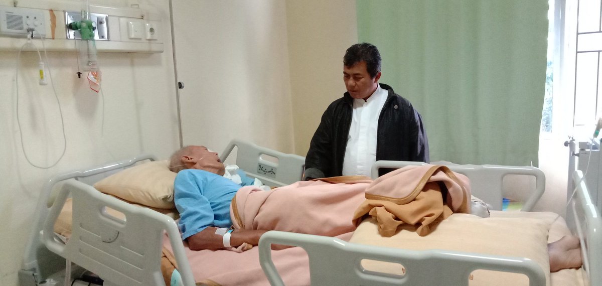 ampaskopiku's tweet photo. Prof. Arief Budiman atau Soe Hok Djin yang sempat di HCU kini sudah membaik. Semoga lekas sembuh. https://t.co/uPpyNjpuil