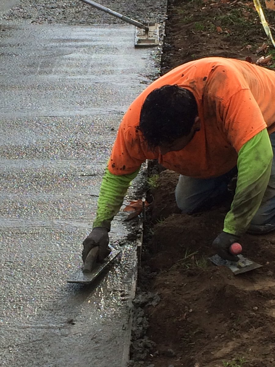 CtyLakeElsinore's tweet photo. 👷‍♂️👷‍♂️Have you seen these guys hard at work? #LetsTalkLE. Our City Wide Project includes maintaining existing sidewalks and filling gaps for safer pedestrian pathways. We want to hear from you. Complete a survey at https://t.co/icGGNCRbKM. 

#LetsTalkLakeElsinore #LEAtWork https://t.co/JEKoLzy3hp