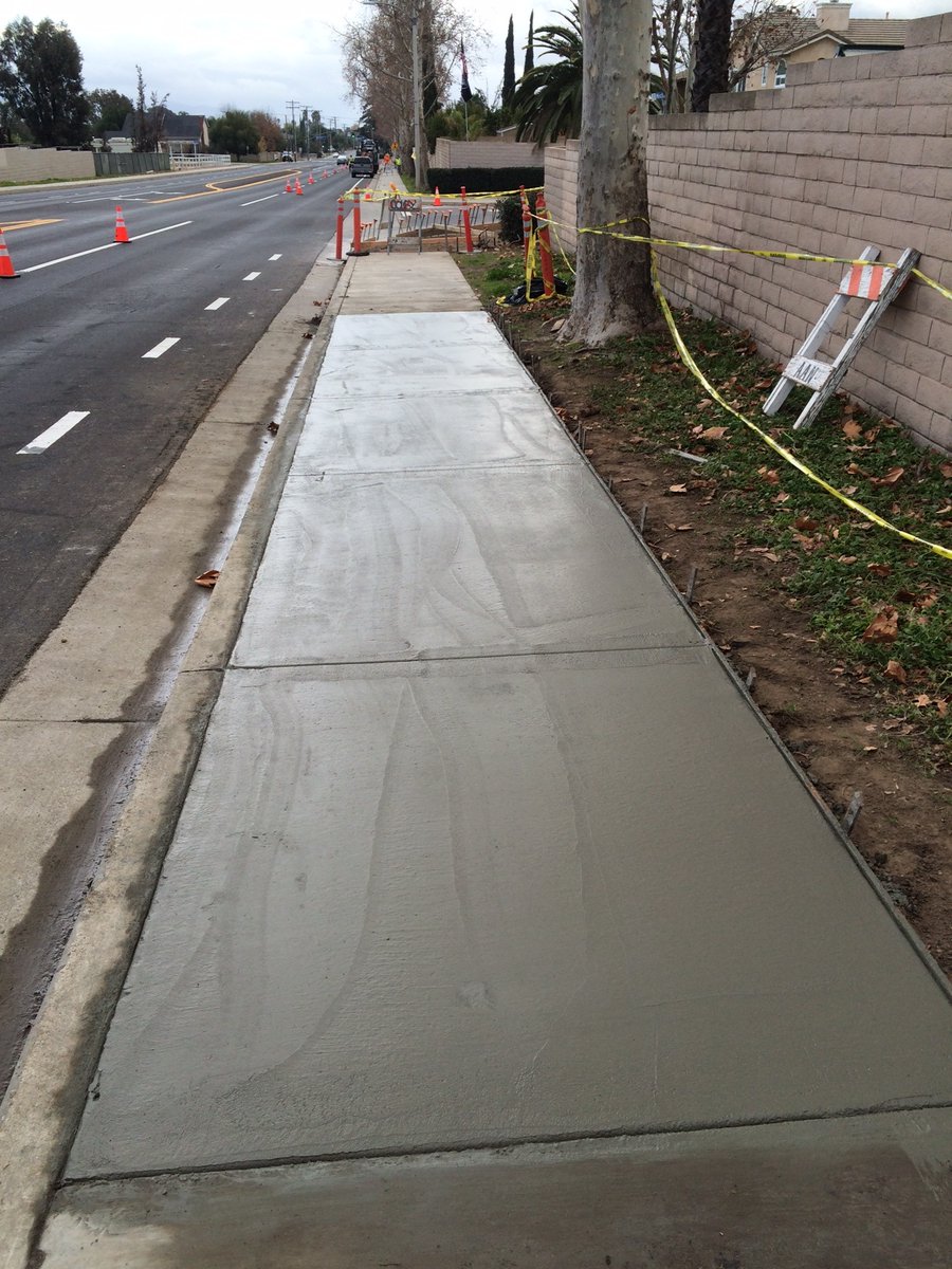 CtyLakeElsinore's tweet photo. 👷‍♂️👷‍♂️Have you seen these guys hard at work? #LetsTalkLE. Our City Wide Project includes maintaining existing sidewalks and filling gaps for safer pedestrian pathways. We want to hear from you. Complete a survey at https://t.co/icGGNCRbKM. 

#LetsTalkLakeElsinore #LEAtWork https://t.co/JEKoLzy3hp