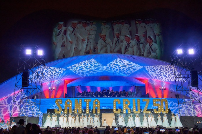 FiestasStaCruz's tweet photo. El carnaval de Santa Cruz de Tenerife arranca oficialmente con un sentido homenaje a ‘Los coquetos años 50’. Más información: https://t.co/3JpEWjsdLT

#SCTFE #SC #SCTF #SantaCruz #SantaCruzdeTenerife #Carnaval #CarnavalSC20 #carnavaldetenerife @PatriciaHdezGut @AndresMCasanova https://t.co/Rw7Stgrrh5