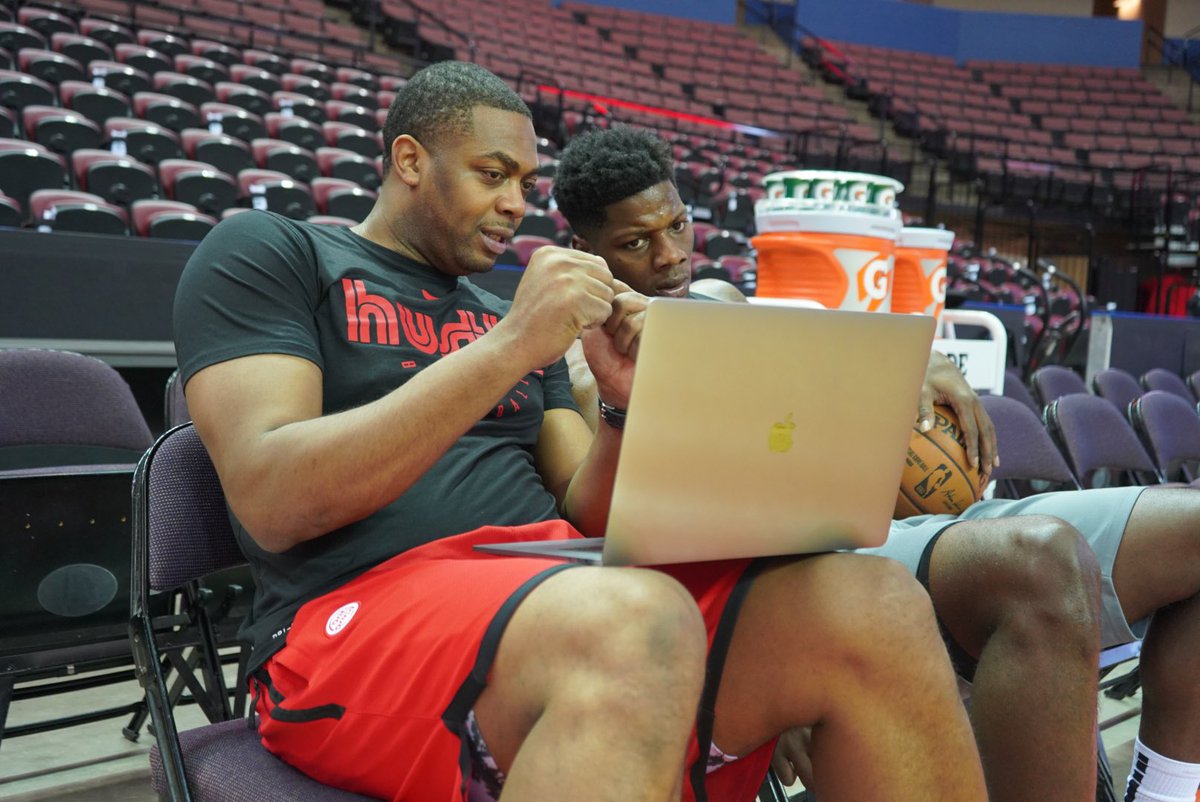 MemphisHustle's tweet photo. studying up ✊

🆚 @Raptors905
📍 @LandersCenter
🕖 7 PM
🎟 https://t.co/r00m4qZBXX
📺 https://t.co/dwiF0m02Bj https://t.co/8Oi0Jlht0j