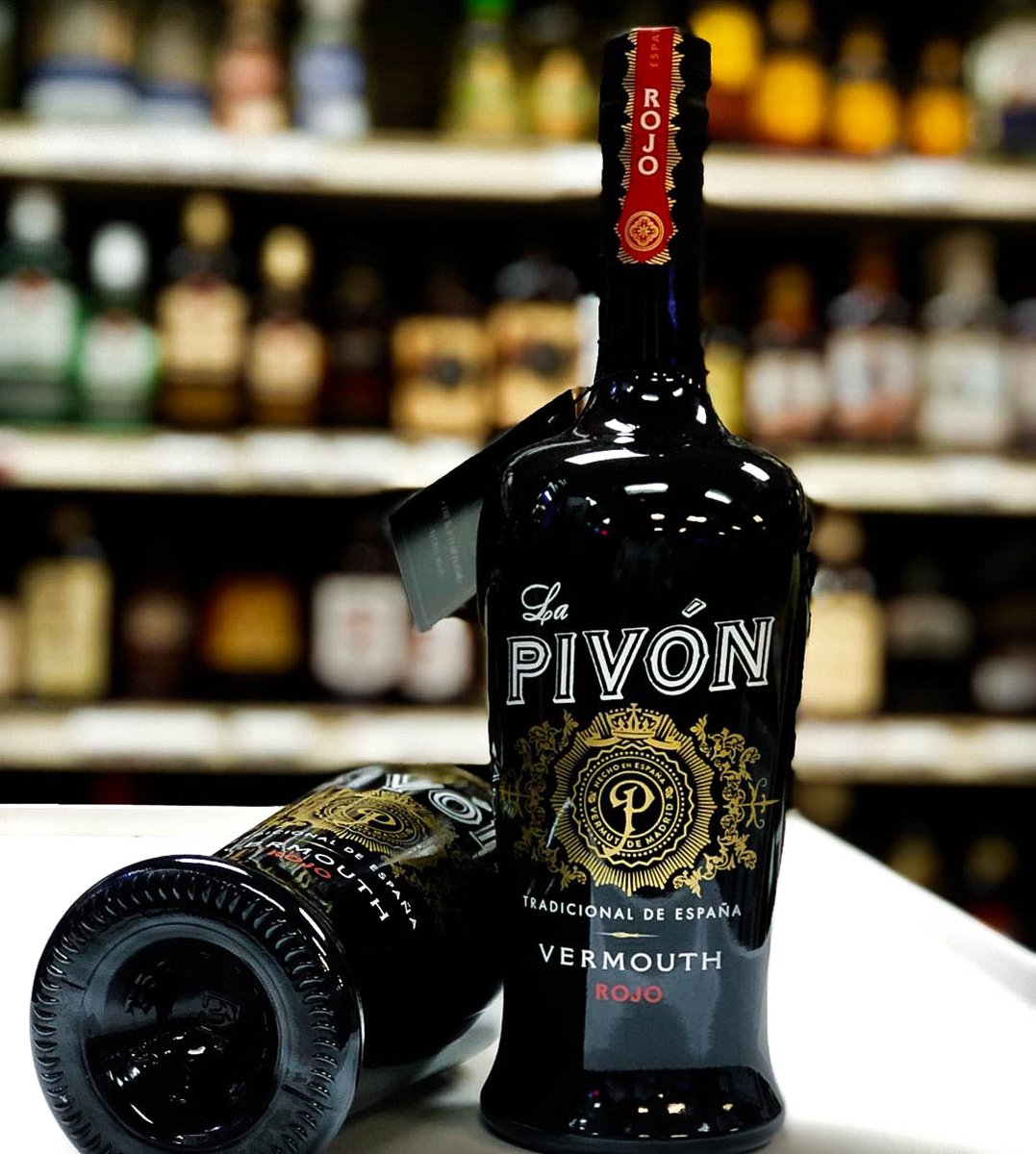 lapivonvermouth's tweet photo. Welcome to the good life, with a lifestyle you'll find strikingly attractive.
📸: @pointliquor
.
.
.
#lapivonvermouth #lapivon #vermouth #vermouthhour #lahoradelvermut #madrid #madridspain #spain #vermouthcocktails #vermouth #sweetvermouth #whitevermouth #spritz https://t.co/zsiwpeg4QE