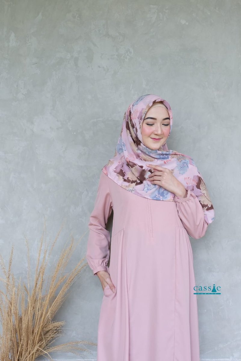 albumKenangan90's tweet image. Girly banget nih warna 😍. Daily dress yg simple, cocok buat kamu pakai sehari² 🌈
Yang ini warna Flaminggo 😘

instagram.com/p/B7uOn_sg52i/…

#cassieLabels #daniaDress #flowly #simple #casual #torino #gamis #daily
