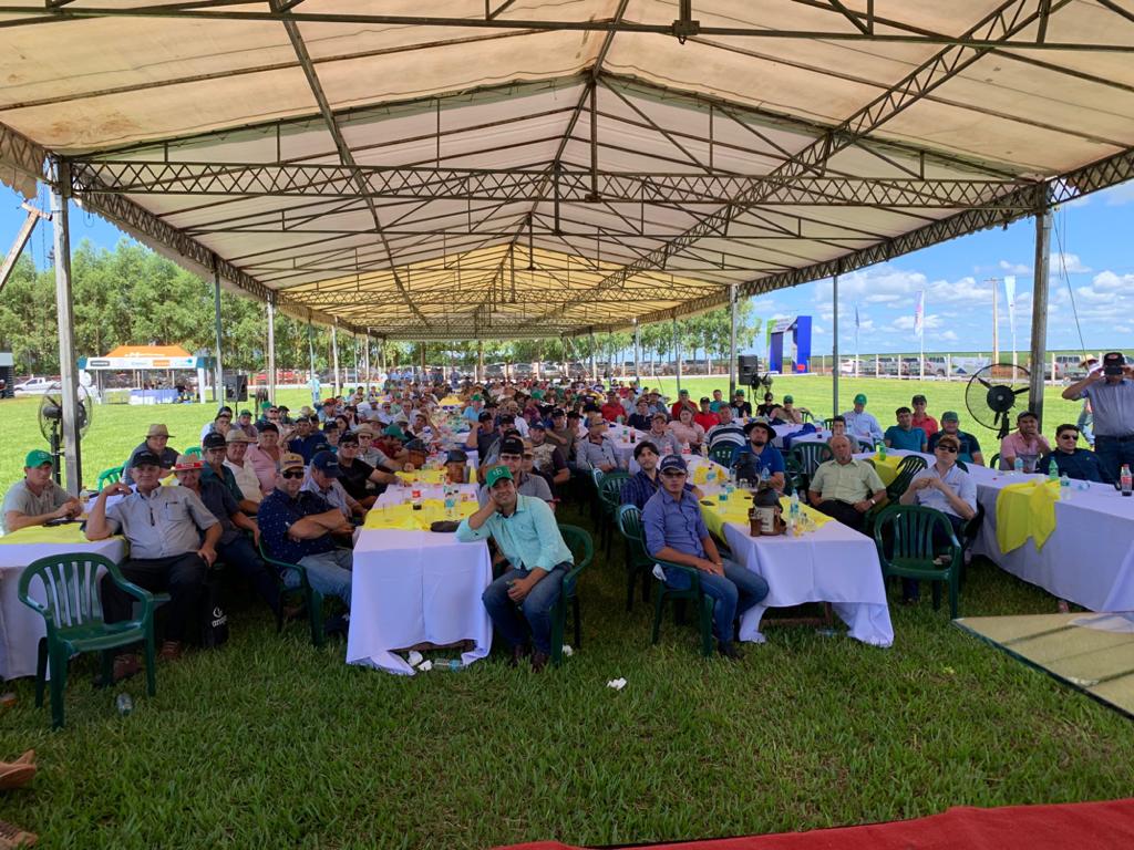 capecopy's tweet photo. Acompañamos a nuestro socio #TransAgro en su Jornada Tecnológica realizada en Nueva Toledo, Caaguazú. Debatimos sobre tendencias y proyecciones de mercado. https://t.co/tyK8MzL58K