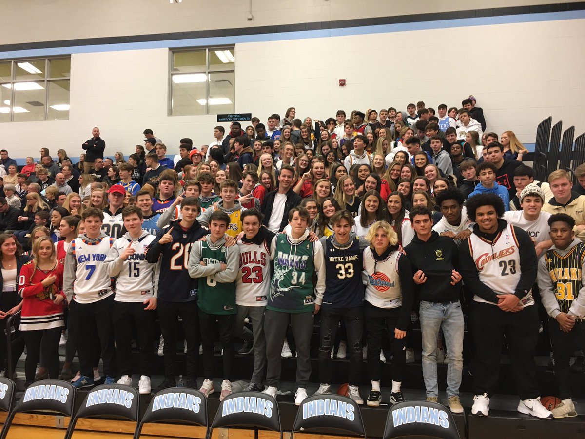 Boys Basketball:
5 minutes from tip-off at St Joe and #KingsmenNation is out in force! 🏀