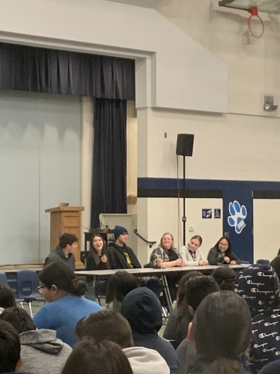 priscilavlopezp's tweet image. When your former students come back and are way way taller than you.🤦🏻‍♀️🤣 always a pleasure catching up with you guys 😊 #alumnipanel  @BurtonBulldogs #leadingourstudents