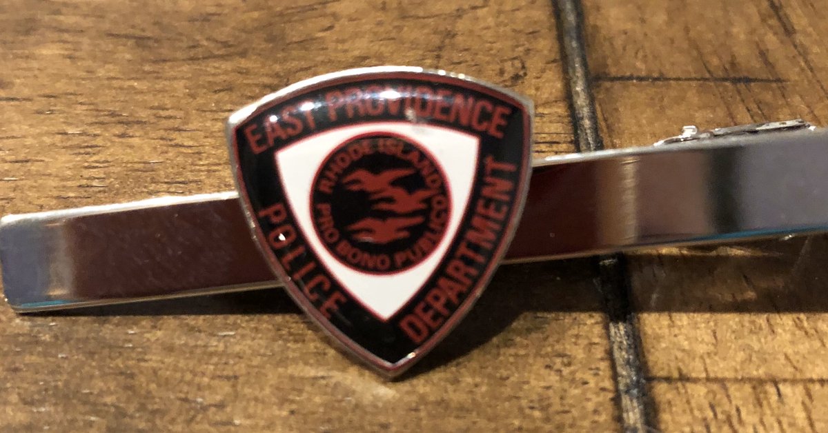 💙#LivePDNation In honor of having one of our favorite all time #LivePD Officers in Studio tonight <a href="/CraigSroka12/">Craig Sroka</a> we are going to do a <a href="/EProvPolice/">EProv Police Dept.</a> giveaway tonight &amp; our giveaway tomorrow.Please thank <a href="/CraigSroka12/">Craig Sroka</a> for donating all items in this giveaway except the Tshirt . RT