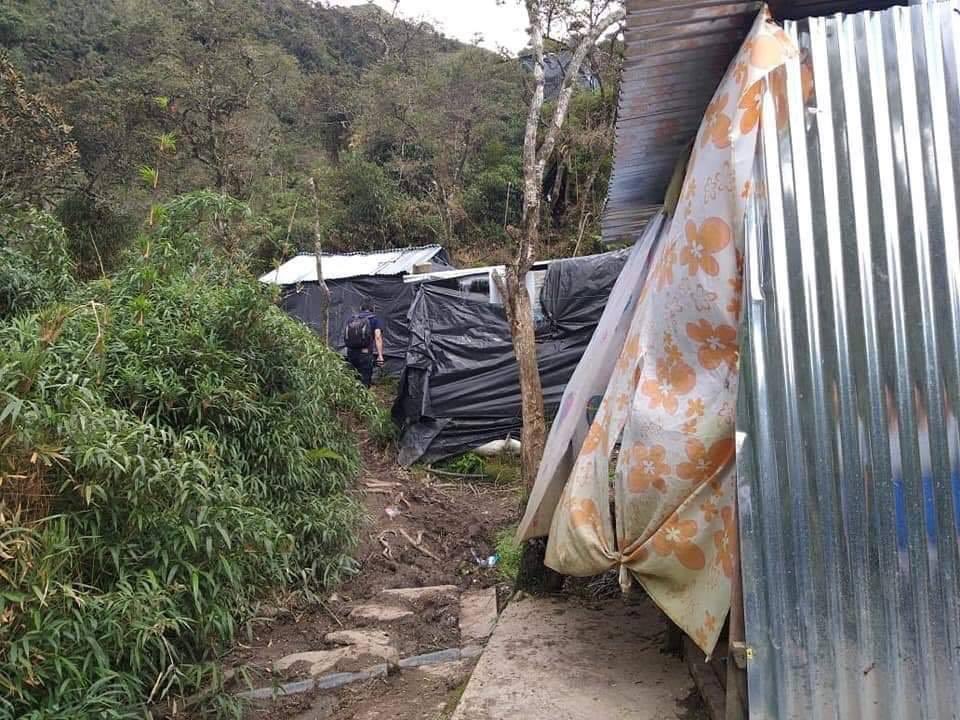 xaesma's tweet photo. IMPORTANTE🚨: El día de ayer ejecutamos un operativo en el cantón Sigsig continuamos la lucha contra la minería ilegal que destruye la naturaleza y genera problemas sociales, de forma coordinada @ControlMinero @FFAAECUADOR @PoliciaEcuador y @Ambiente_Ec clausuraron 5 campamentos https://t.co/dWn2dPen1N