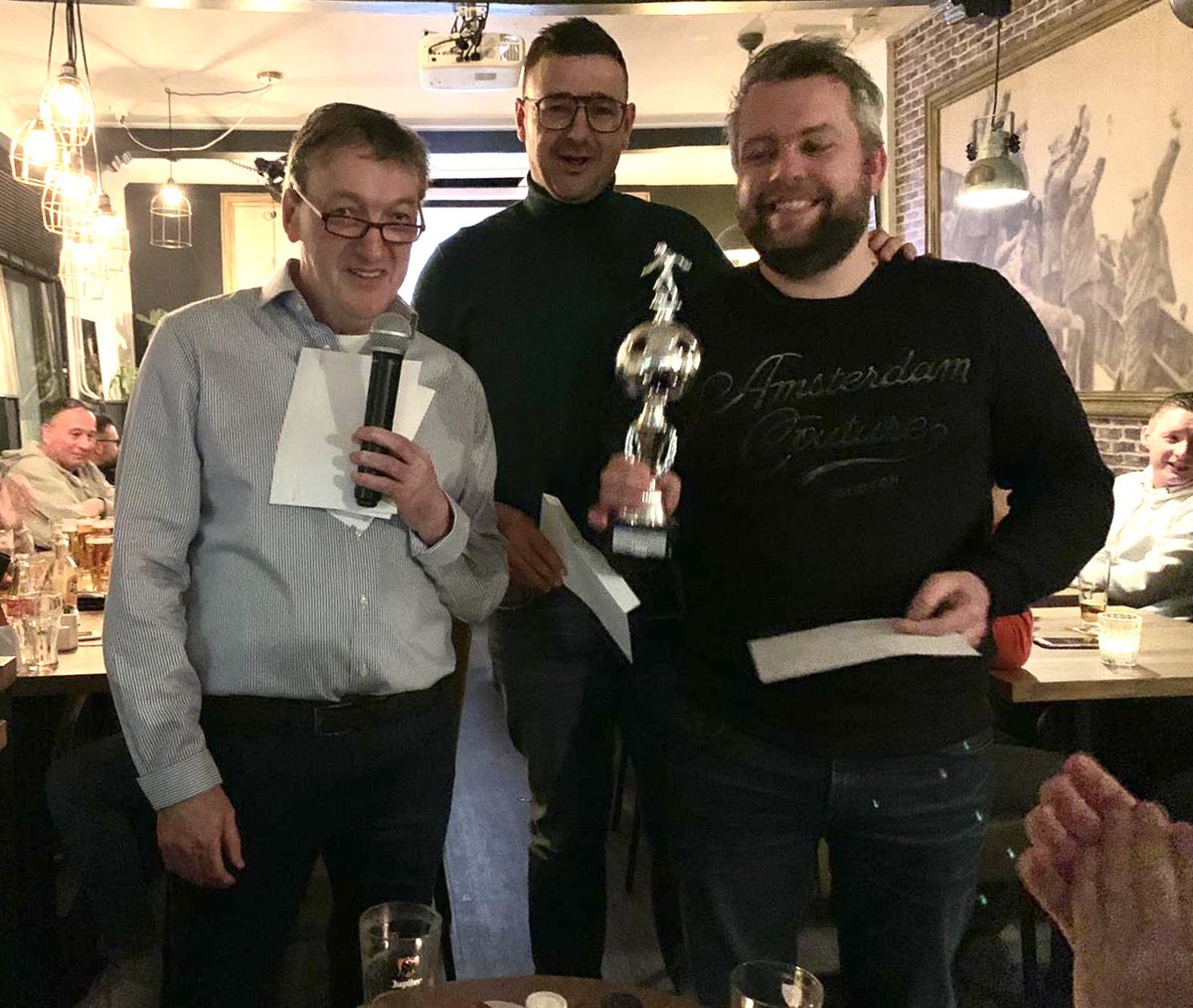 joopvanderlaan's tweet photo. De grote Banjaard voetbalquiz 2020 @Banjaardje leverde weer een fantastische avond op. De winnaars zijn Tim Joosse en Dirk Rooze uit Goes.
Met een geweldig bedrag voor Erasmus MC, afdeling oncologie. #erasmusmc #voetbalquiz https://t.co/osFStjdIaY