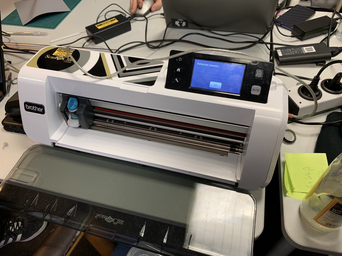 c3ma's tweet photo. Dank @heckpiet's Workshop gab's heute Abend in unserem Clubraum viele neue #nerd #shirts zu sehen und mitzunehmen 👕 https://t.co/QQtDW23VJQ