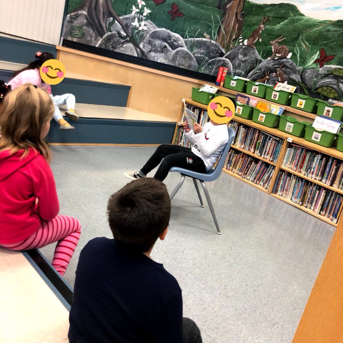 Miss_Aquino_'s tweet photo. I love reversing the role of teacher and student, especially when it comes to reading. Let’s let them be the leaders of their own learning 😊 📚 #childdirected #gradeone @YRDSB https://t.co/gV40YPXt6n