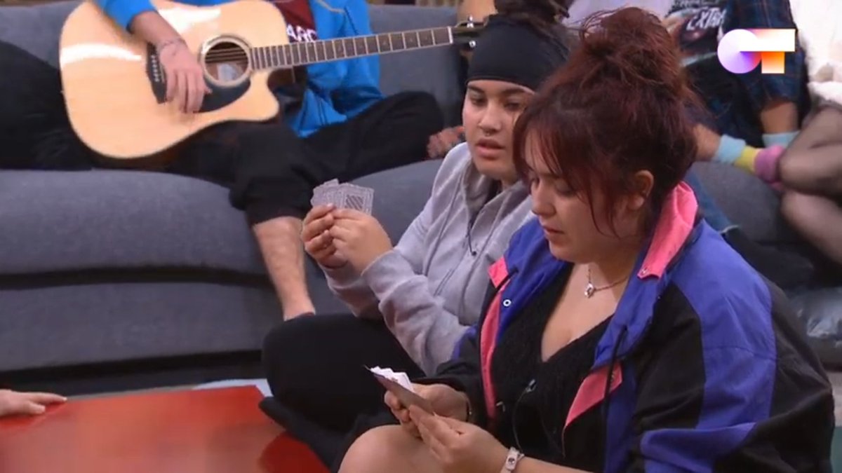 cuando voy en el metro leyendo las conversanciones de wp de la persona de al lado 😂😂 #OTDirecto25E