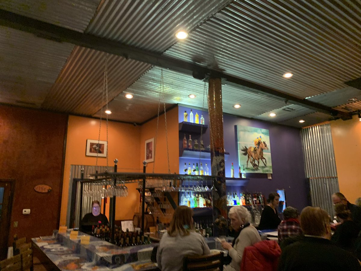 HendoLife's tweet image. It’s a foggy night in #HendersonvilleNc, perfect for #shrimpandgrits at @neverbluetapas