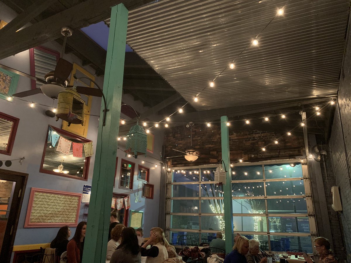 HendoLife's tweet image. It’s a foggy night in #HendersonvilleNc, perfect for #shrimpandgrits at @neverbluetapas