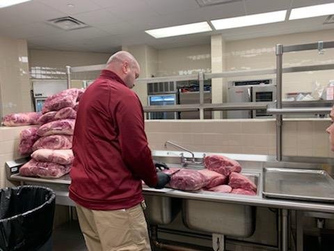 HHSFastpitchSB's tweet photo. Coach @RobertSlack8 teaching the Lady Panthers his award winning secret Boston Butt recipe for the Boston Butt fundraiser. Thanks to all who participated. #Huntsville #HuntsvilleLadyPanthers #SportsHsv @HSVsports #BostonButts #SecretRecipe https://t.co/OhThkhLsL5