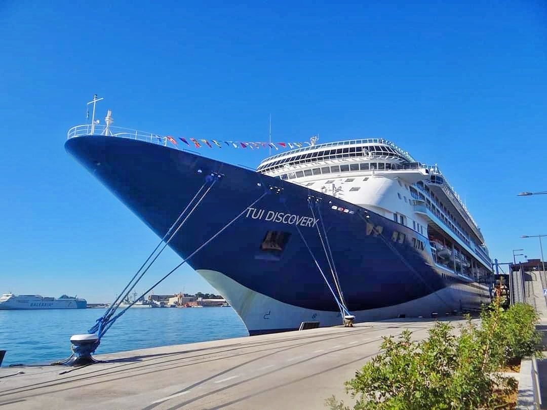nauticallyspeak's tweet photo. The days when #MarellaDiscovery was called #TUIDiscovery. A beautiful October's Day in Palma de Mallorca in 2017. ☀️☀️☀️☀️🛳️🛳️🛳️🛳️📸📸📸📸
#marellacruises #marelladiscovery #tuidiscovery #palmademallorca #balearicislands #mediterranean #cruiseshipphotography #cruisemarsh https://t.co/rZbRqEN4GY