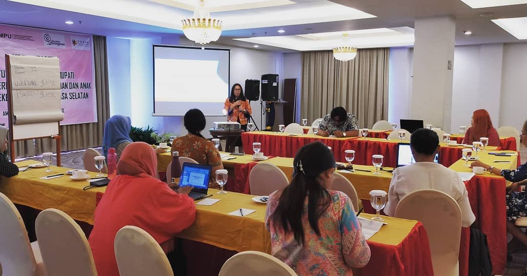 pengadalayanan's tweet photo. Swara Parangpuan Sulut didukung #ProgramMAMPU dan Forum Pengada Layanan (FPL) melaksanakan Workshop Penyusunan Peraturan Bupati Tentang Perlindungan Perempuan dan Anak Korban Kekerasan di Kabupaten #MinahasaSelatan Tahun 2020, Jumat (24/1). https://t.co/Jnw23fQIaV